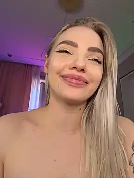 HugeBoobsAlice's room