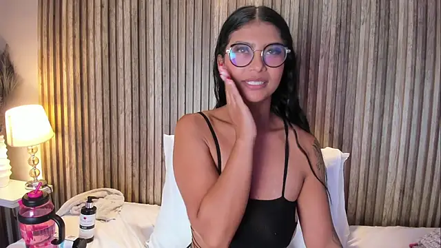 miasmit_ - MiaSmit_'s free webcam - UK Sex Cams