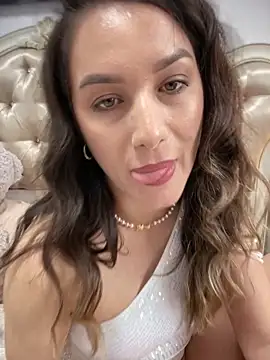 Webcam Model (HotXMom_)  is live.Free join now!