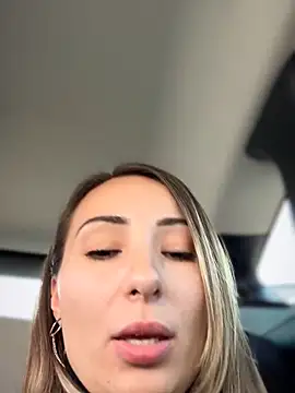 wonder_kari - Wonder_Kari's free webcam - UK Sex Cams