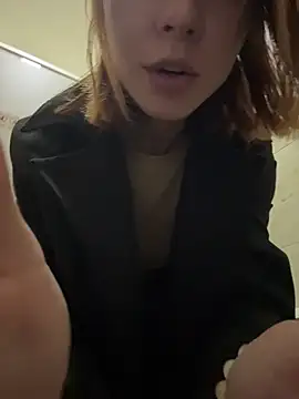 rosiesecret (F young) - Quick SQUIRT while people wait in line🤣