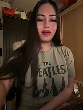 BigDominaMia live cam