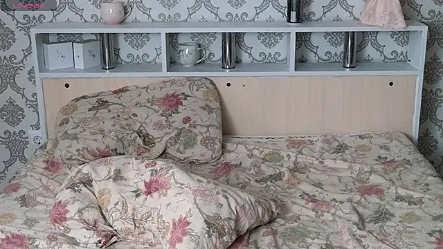 betty_blamee - Betty_Blamee's free webcam - UK Sex Cams