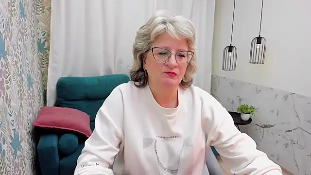 evelynjoyful - EvelynJoyful's free webcam - UK Sex Cams