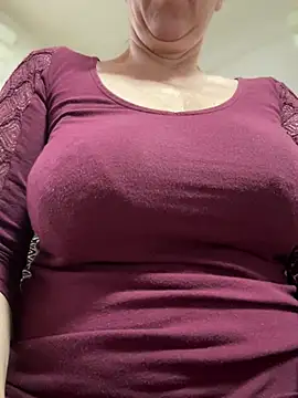 sweetmystery1 (F milf) - Bra off under dress
