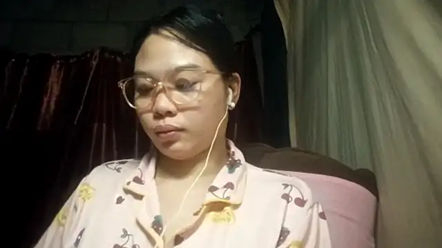 WhitneyUong webcam stripchat model stream image