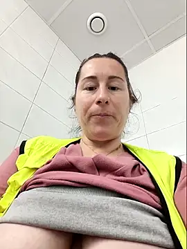 bichota85 (F milf) - Flash ass+ 3 videos