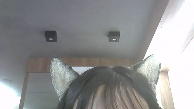 SkinnyKitten live sex cam