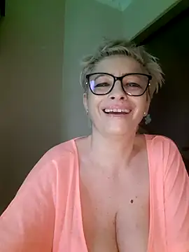 Webcam Model (LunaBlaise)  is live.Free join now!