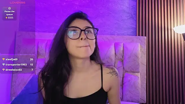 chloe_bluee_ (F teen) - Show my pussy