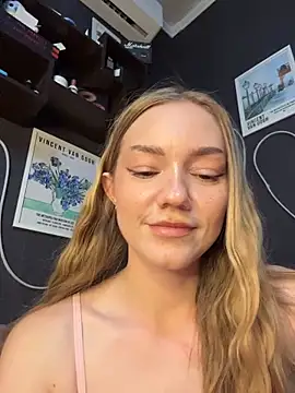 Webcam Model (MilaMoone)  is live.Free join now!