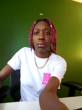 oliviaprettypussy live sex cam