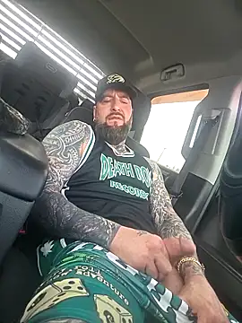 beardedtattood (Ask my age) - Pants off baby