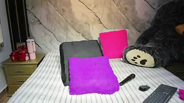 Niyirey1 live sex cam