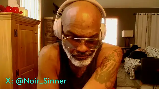 sinnernoir (M mature) - shower/ wet naked ass