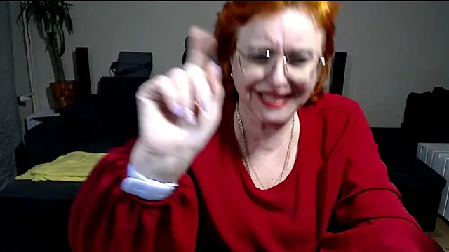 joannaandneighbour (F mature) - My juicy pussy open