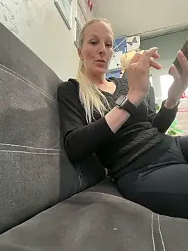 maviepearl - MaviePearl's free webcam - UK Sex Cams