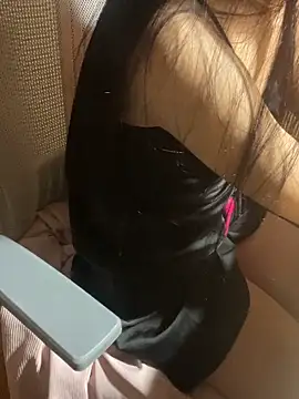 Mina048's Stripchat show and profile