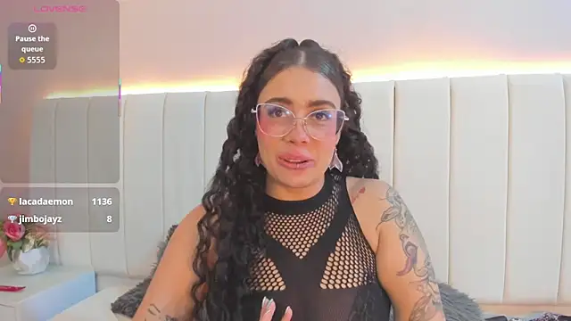 antonelllepiercee (F young) - 1 FINGER IN ASS🍑