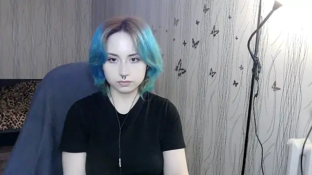 leisahopperstad (F teen) - tease with my top