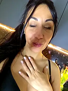 leticiawoods (F milf) - dildo in the ass