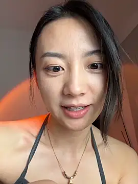 Hi~欢迎来到我的直播间❤️纯欲反差美术老师❤️大厅除指定菜单外不漏点❤️哥哥们可以看看菜单转盘 'C2C，pvt请先私信❤️希望哥哥们玩得开❤️王者享受C2c半价 录屏者死全家