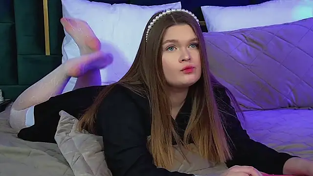 crystallyons - CrystalLyons's free webcam - UK Sex Cams