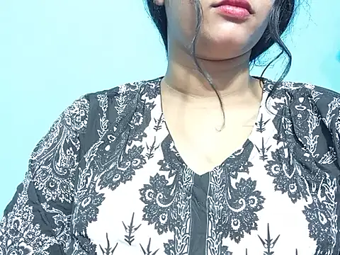 emma_4433 (F teen) - Show Boobs in Public