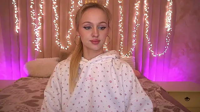 LylaYeess live sex cam