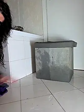 EmySkinny85 Live Webcam on Stripchat