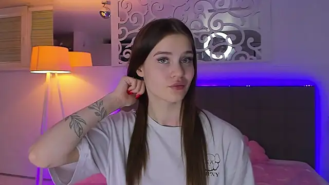 luisaclover - LuisaClover's free webcam - UK Sex Cams