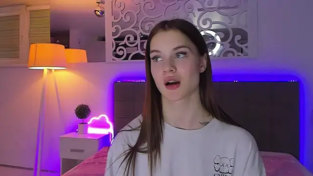 luisaclover - LuisaClover's free webcam - UK Sex Cams