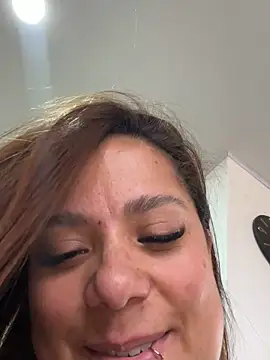 Webcam Model (Pretty__Milf)  is live.Free join now!