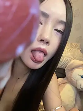 xiaxia55 (F young) - 新人首播，求大哥支持和开发~谢谢大家喜欢和支持~国王远程控制5分钟