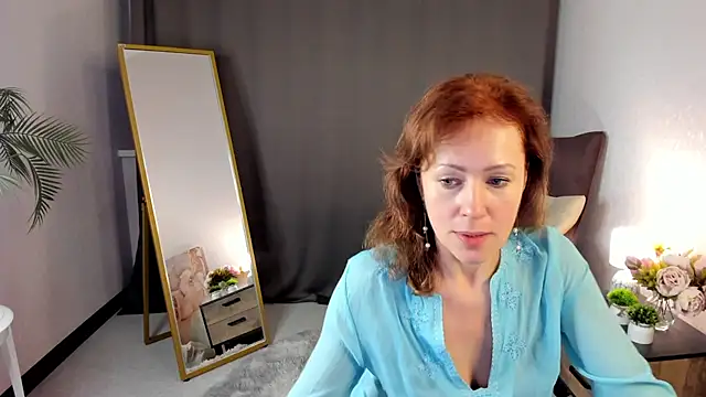 leticiaromano (F milf) - Show the outfit