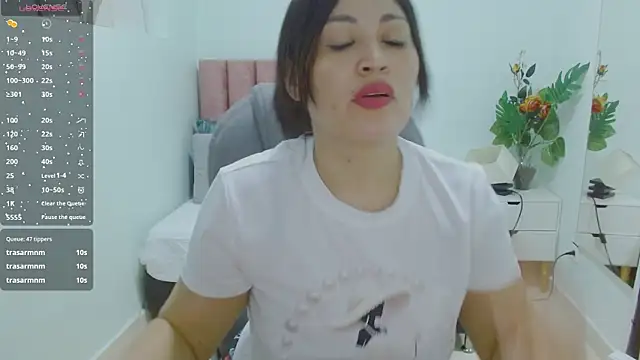 sophia_hadid - Sophia_hadid's free webcam - UK Sex Cams