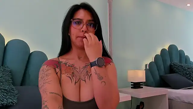 sharlott18 (F young) - let's go to the shower😏😏🚿