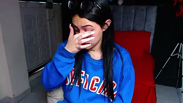 Violettasquirt live sex cam