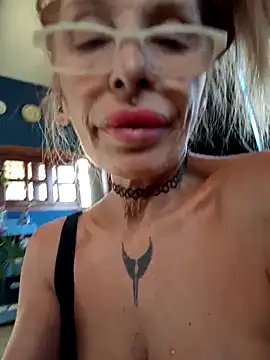 frozenwaffle (F mature) - Squirt out shhh ct 2min