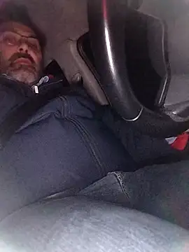 necroforo (M mature) - Doccia e gioco con dildo a casa