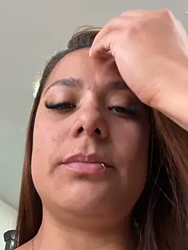 Webcam Model (Pretty__Milf)  is live.Free join now!