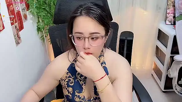 美女NEWONETO在线直播