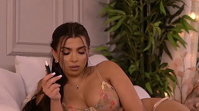 nicolecellini (F young) - ✨Caress my body with your touch 💋