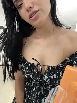 Webcam Model (xXxSamantha__) is live