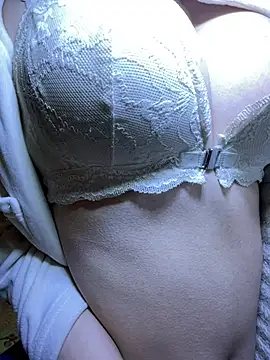 美女iu_uzZ在线直播