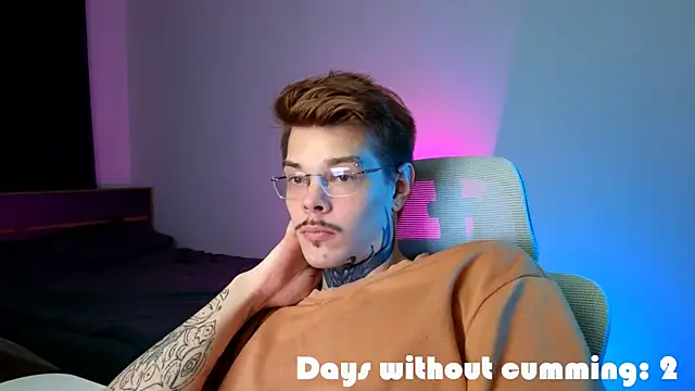 denis_here - DENIS_HERE's free webcam - UK Sex Cams