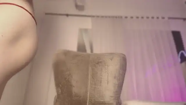 zhally_dee (F teen) - all naked in doggy and oil