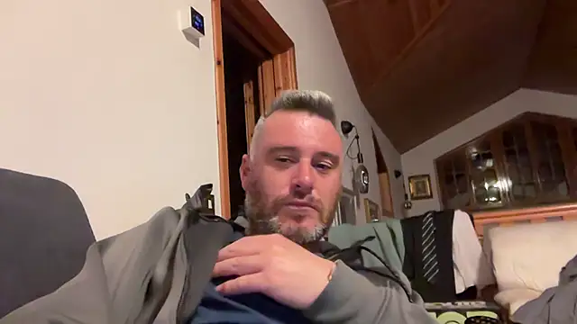 marcovik1 (Ask my age) - cum show