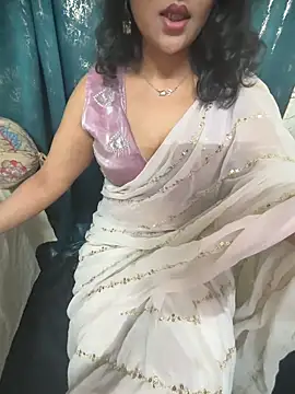 Webcam Model (LuscousPussy)  is live.Free join now!