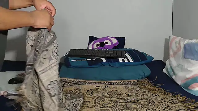 angeline600 (F young) - dildo fuck till squirt